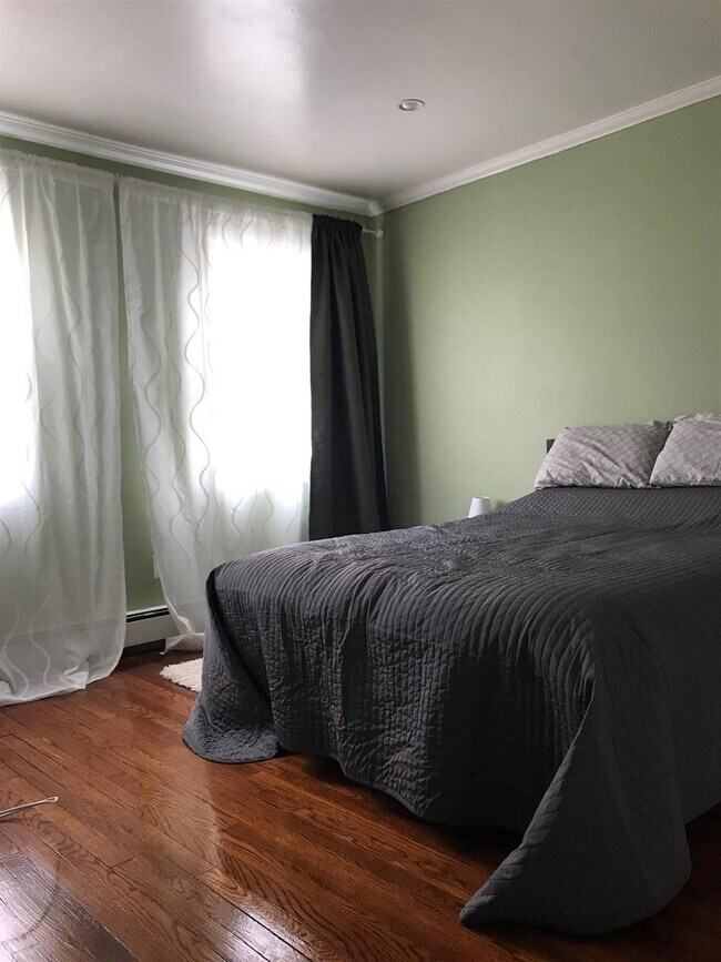 Foto del edificio - 1378 Paterson Plank Rd