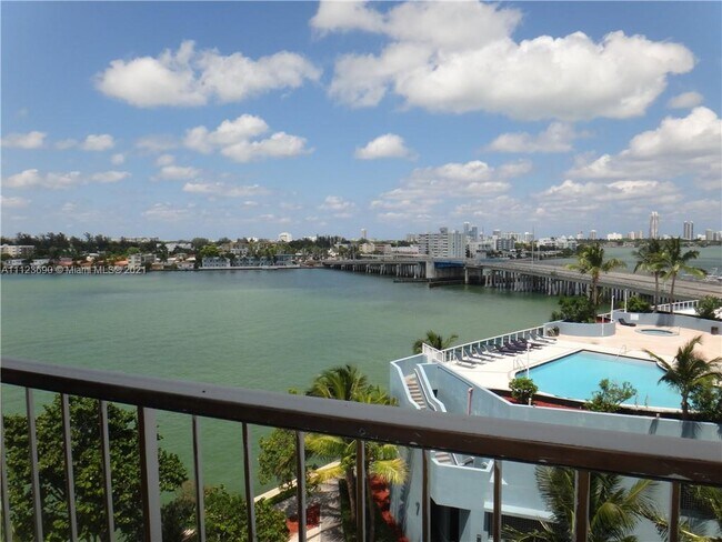 Foto del edificio - 1865 79th Street Causeway