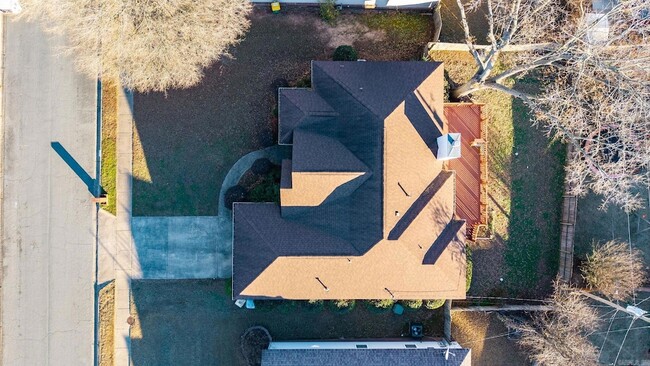 Foto del edificio - 12711 Misty Creek Dr