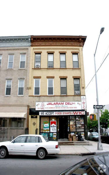 Primary Photo - 402 Onderdonk Ave