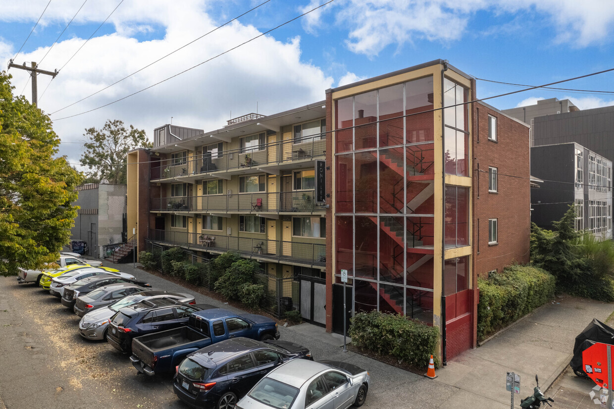 Exterior - Harvard Ave Apartments