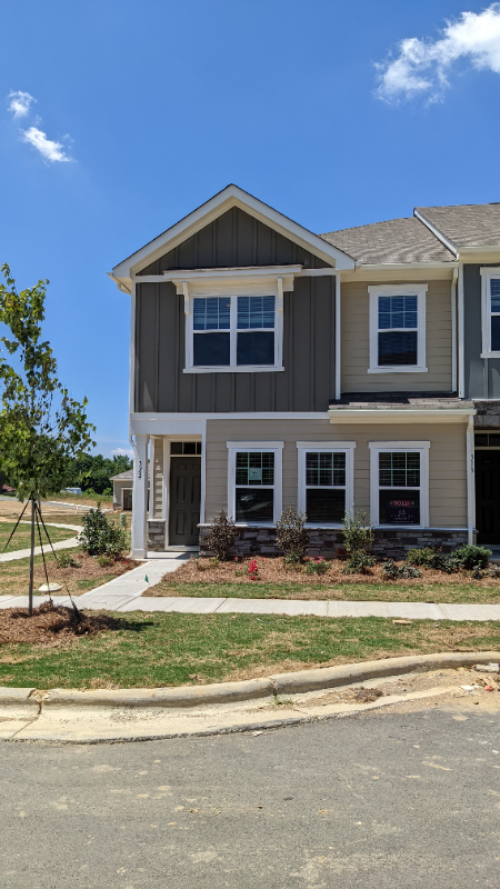 Building Photo - 322 Planters Trace Ln