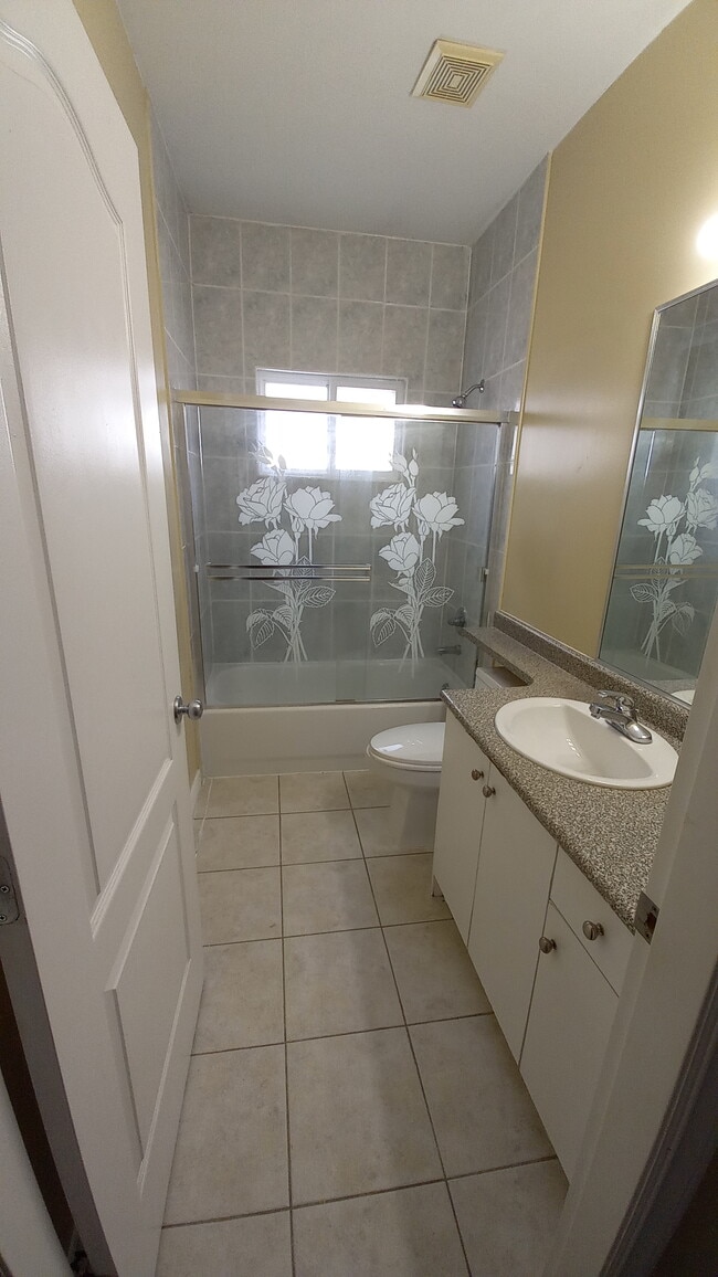 Photo du bâtiment - 9531 Bakerview Dr