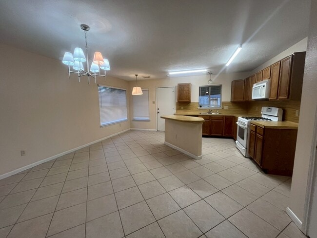 Foto del edificio - 4823 Pecan Grove Dr