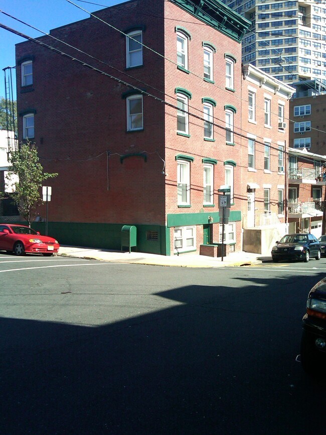 Building Fully Renovated - 24 68th St