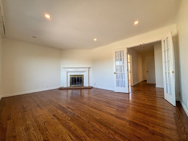 Building Photo - Discover Your Dream Home: An Elegant 3-Bed, 1.5-Bath Oasis at Crocker Amazon!