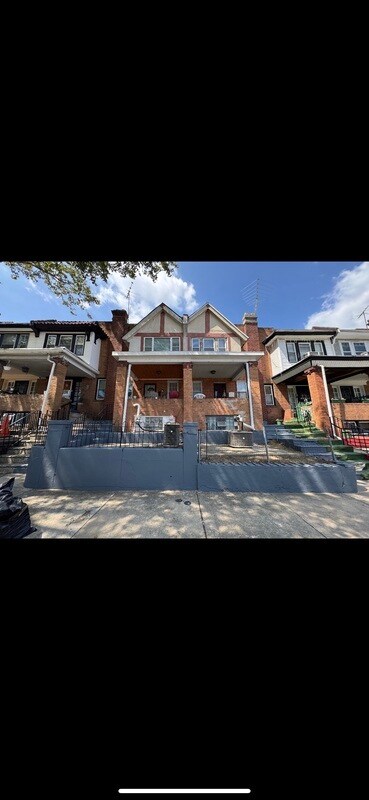 Primary Photo - 5869 Woodcrest Ave