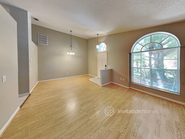 Building Photo - 10037 Creek Bluff Dr