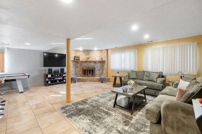 Foto del edificio - 4920 Lake Ct