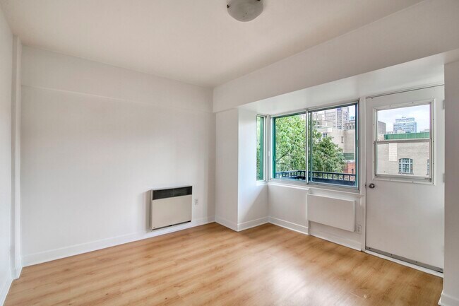Building Photo - 3455 Rue Aylmer