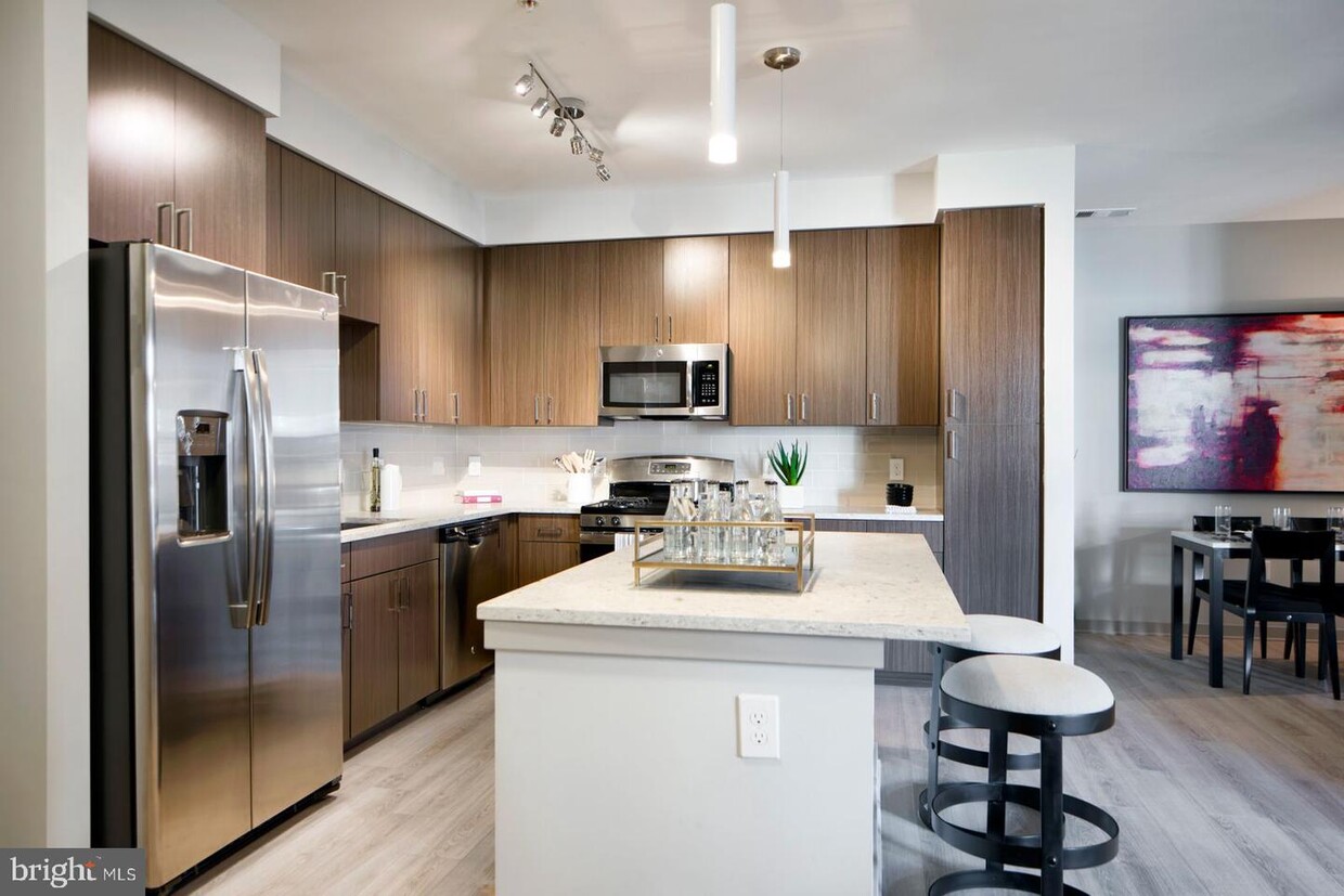 Foto principal - 301 Village Drive