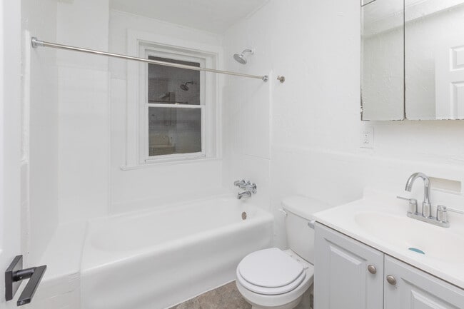 Building Photo - The Davis