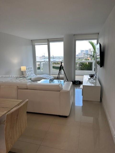 Foto del edificio - 1717 N Bayshore Dr