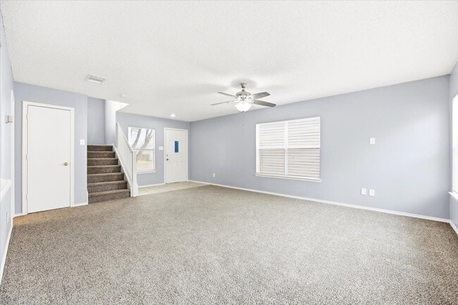 Foto del edificio - Spacious three-bedroom two bath with loft area