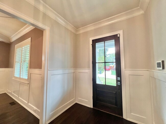 Building Photo - Stunning 5BD, 4.5BA Home in the Heart of R...
