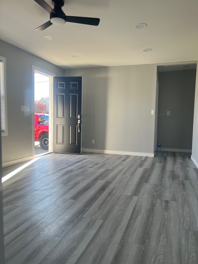 Foto del edificio - 375 Monterey Ave