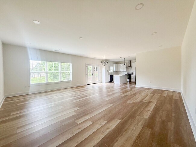 Foto del edificio - Luxury 3-Bedroom Home with Office, 2-Car Garage & Maintenance-Free Living