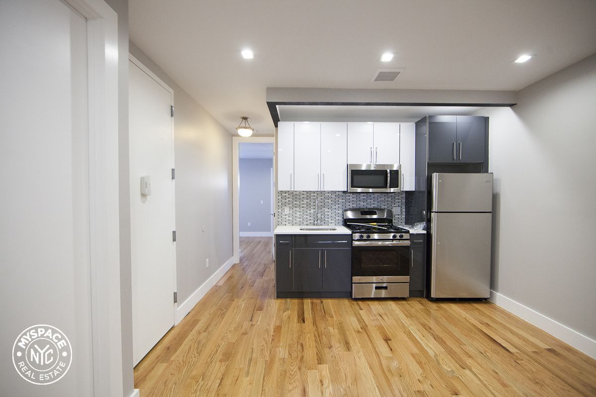 Primary Photo - 155 Tompkins Ave