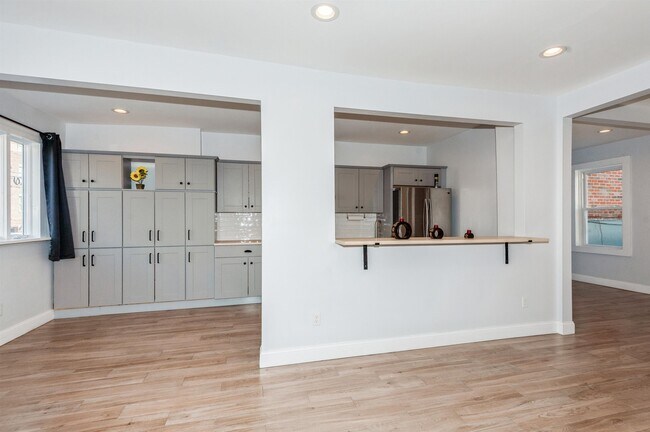 Building Photo - 272 Kamena St