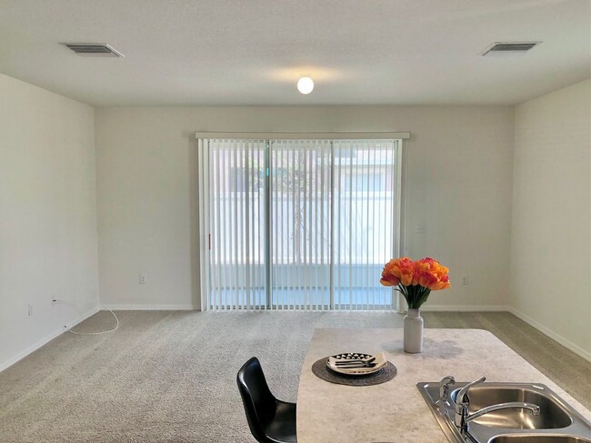 Building Photo - 542 Newmont Cir