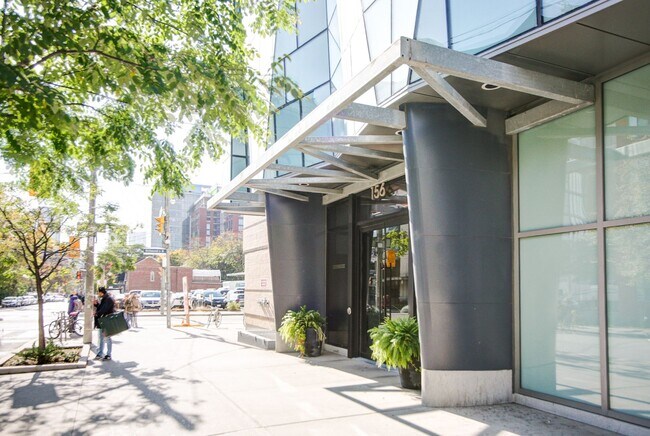 Photo du bâtiment - 156-156 Portland St