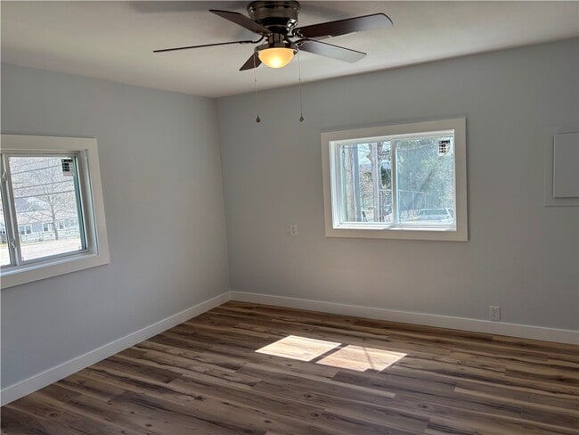 Foto del edificio - 118 E Spring St