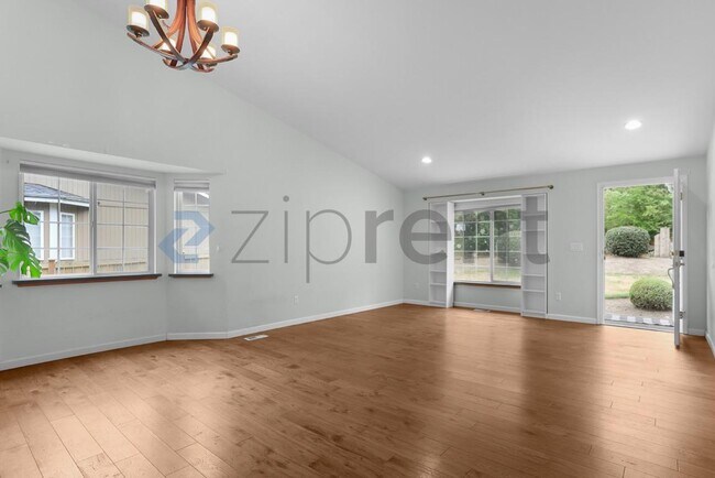Building Photo - Unit