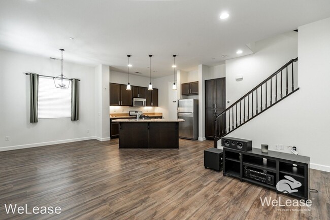 Building Photo - 3 br, 2.5 bath House - 1588 Corte Seville #1