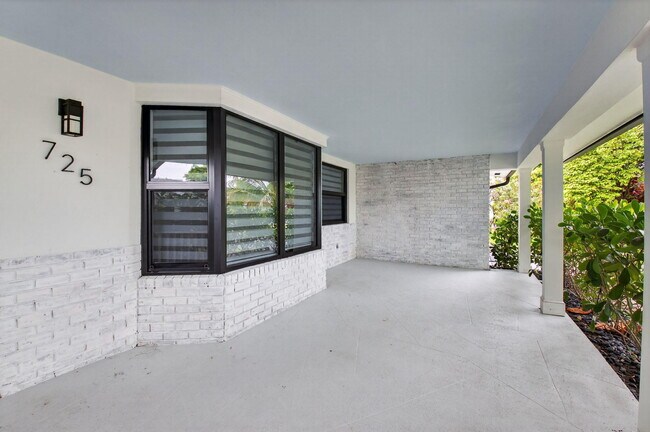 Foto del edificio - 725 Heron Dr