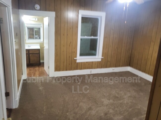 Building Photo - 2527 Calvert Ave