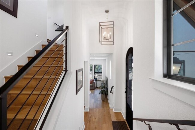 Building Photo - 304 Honey Creek Ct