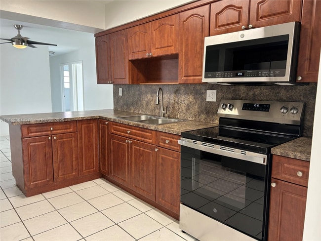 Building Photo - 955 SW 87th Ct