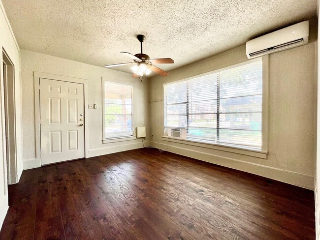 Foto del edificio - 521 W Collins St