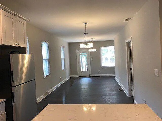 Foto del edificio - 725 Warner Ave