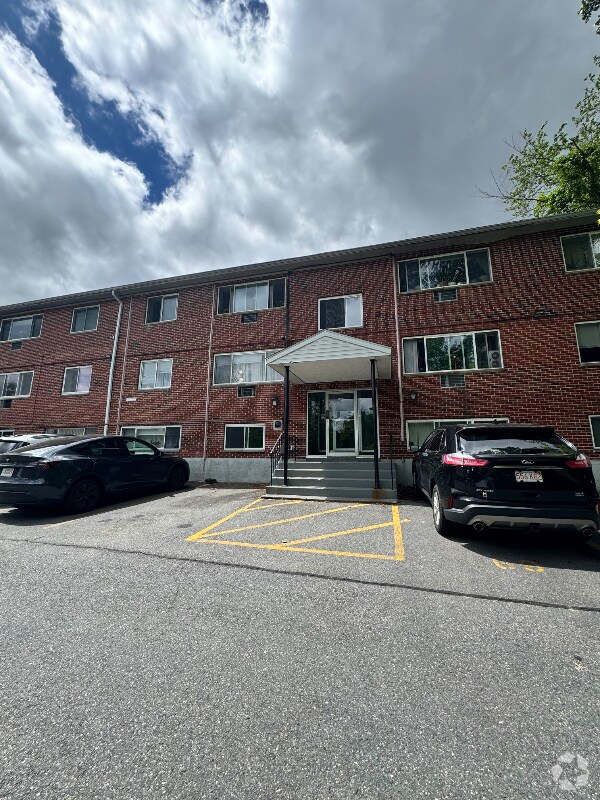 Building Photo - 137 Winthrop St