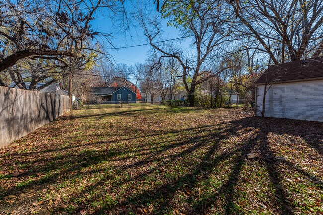 Building Photo - 2010 S Terrace Dr