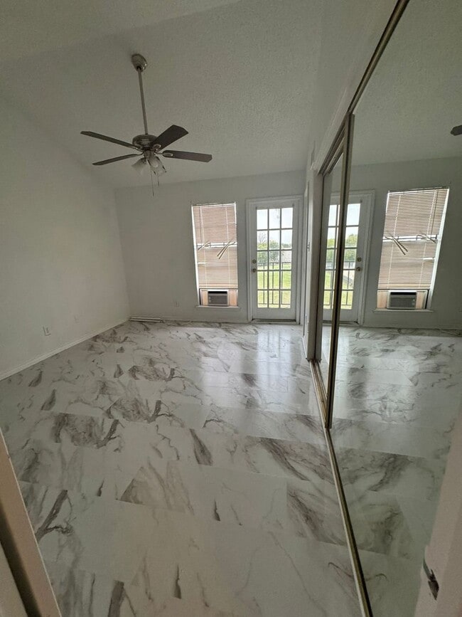 Foto del edificio - 6108 Abrams Rd