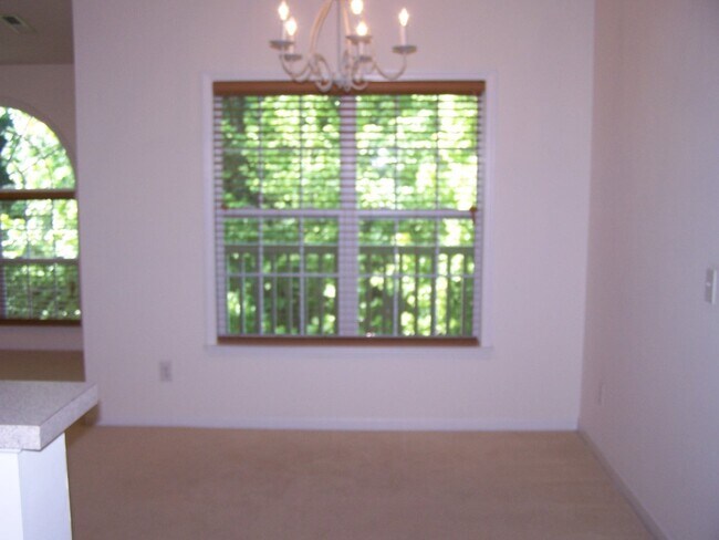 Building Photo - 2BR/2BA condo convenient to FTCC!
