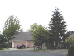 Building Photo - 1601-1603 SE 146th Ct