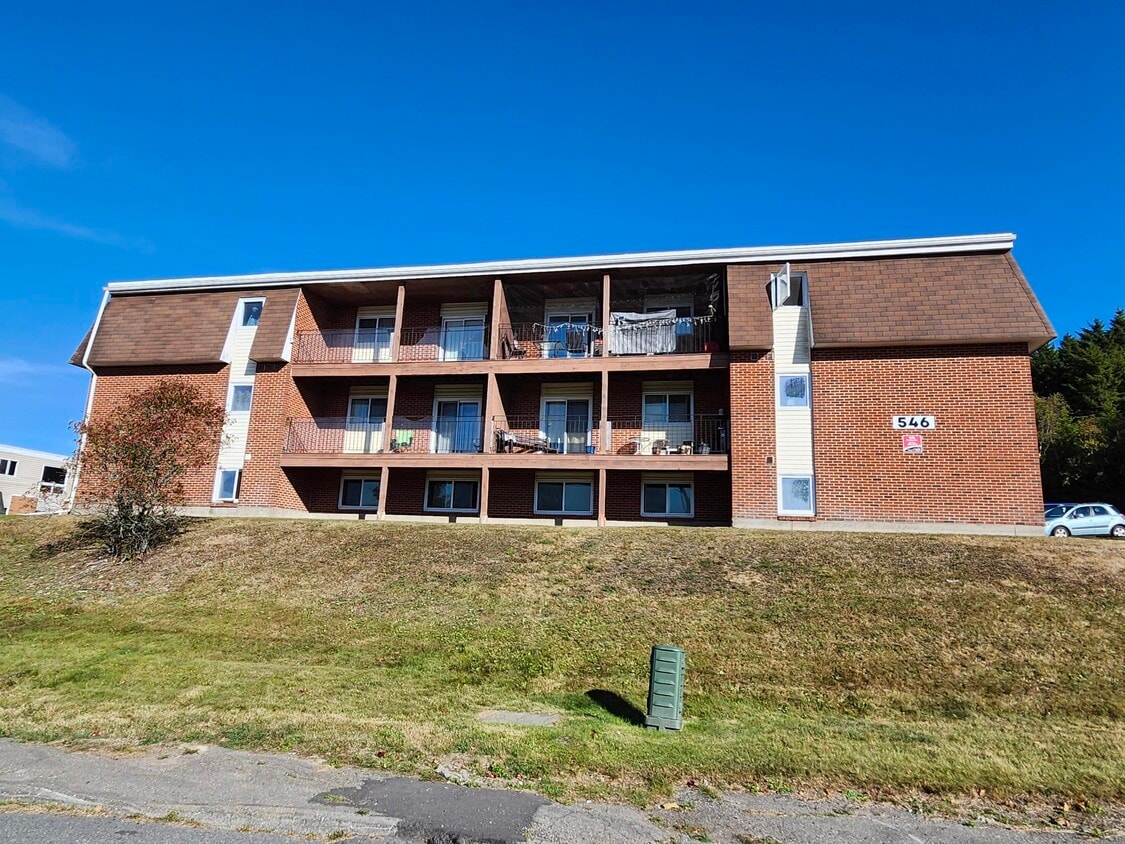 Building Photo - 546 Martha Ave