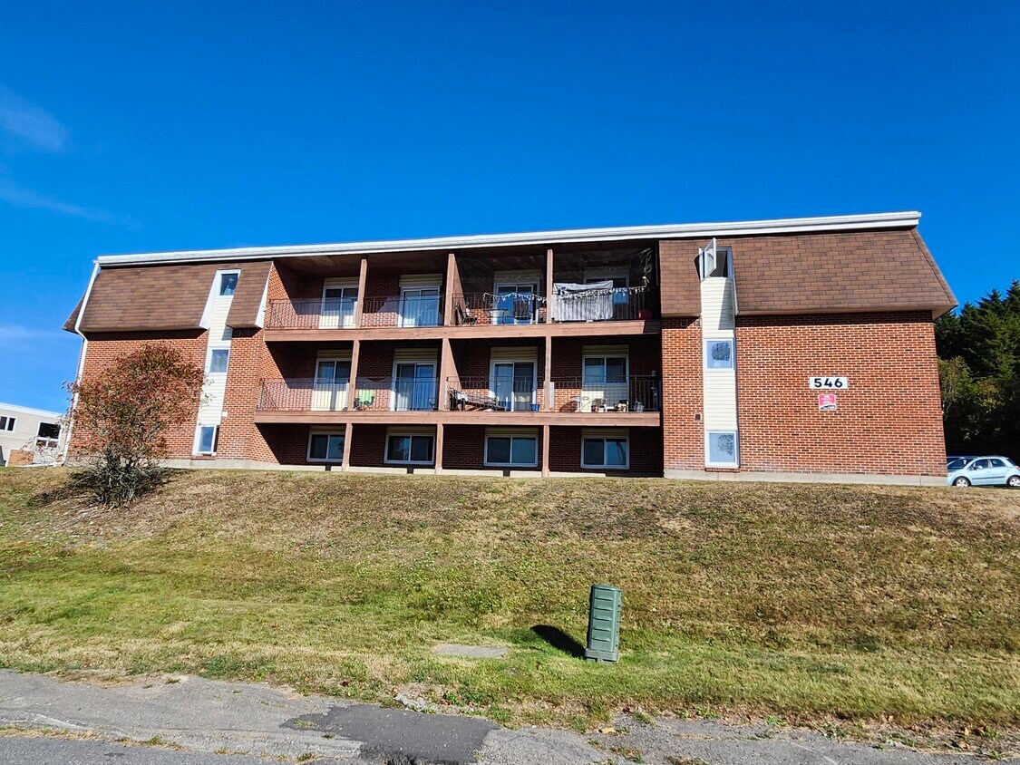 Photo du bâtiment - 546 Martha Ave