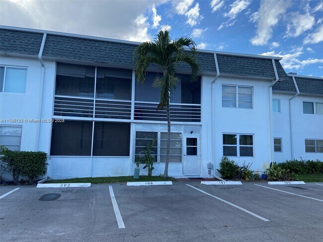 Foto del edificio - 6501 Winfield Blvd