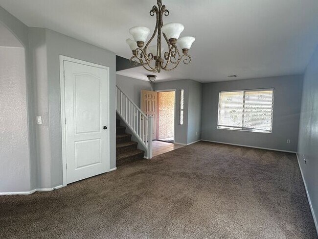 Foto del edificio - 4BEDROOM/2.5 BATH Lovely San Tan Home!!