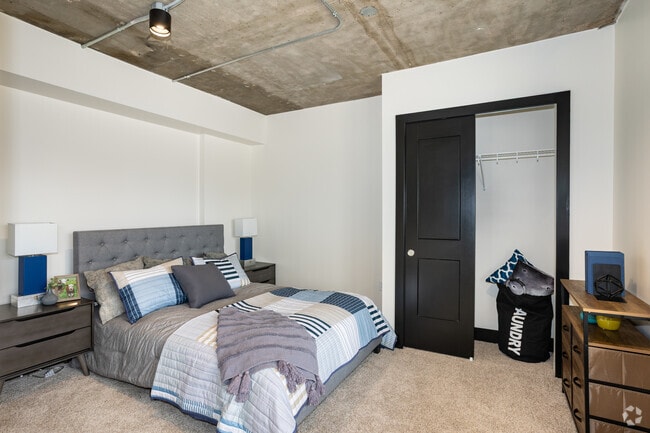 2 habitaciones, 2 baños - 1342 pies cuadrados - Dormitorio principal - Cityline Station