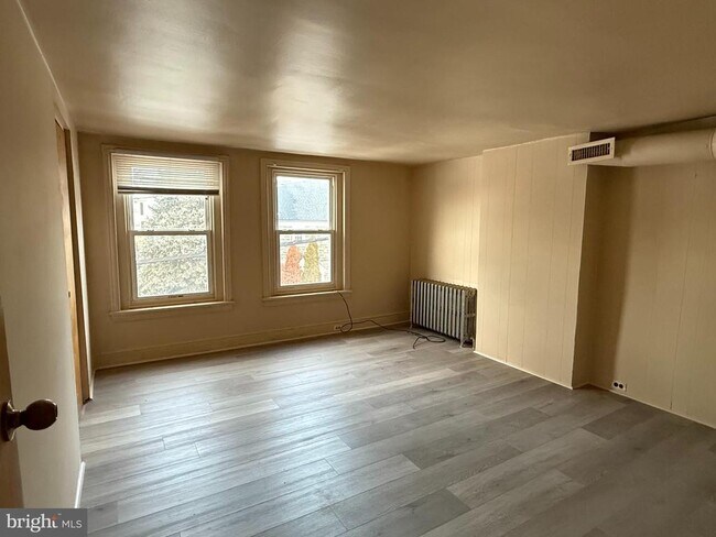 Building Photo - 716 E Marshall St