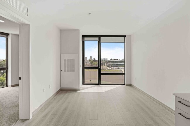 Building Photo - 2165 N Elston Ave
