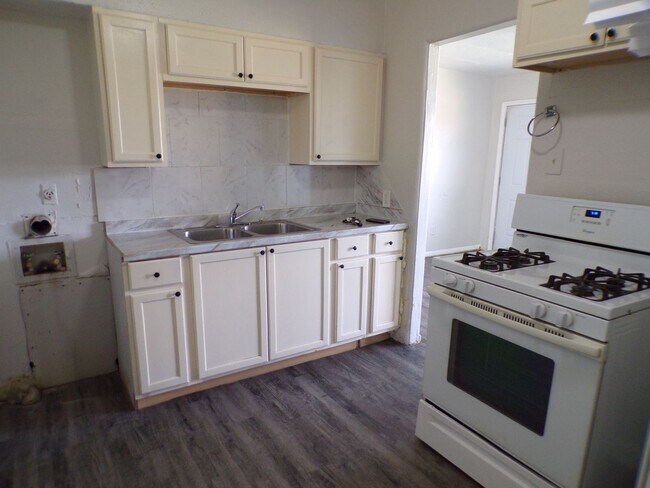 Foto del edificio - 2317 NW Bell Ave