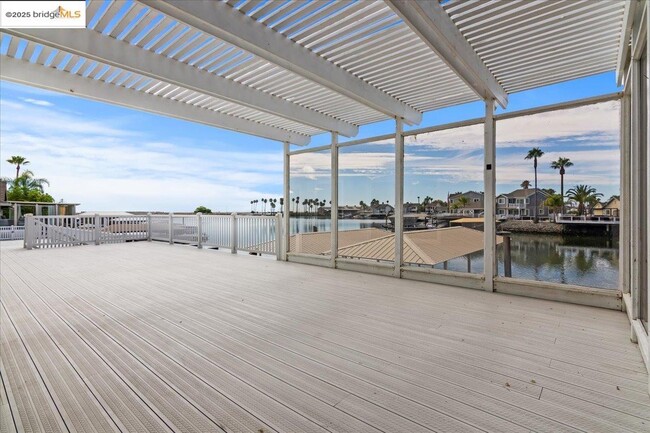 Building Photo - 5752 Drakes Dr
