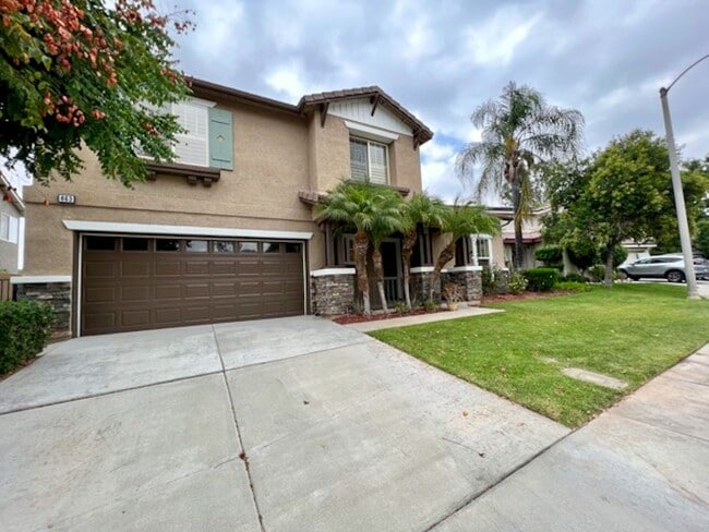 Building Photo - COMING SOON! Beautiful Corona Pool Home wi...