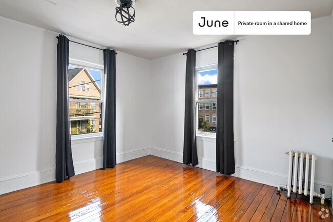 Building Photo - Private bedroom in 6 bed/2 bath Home